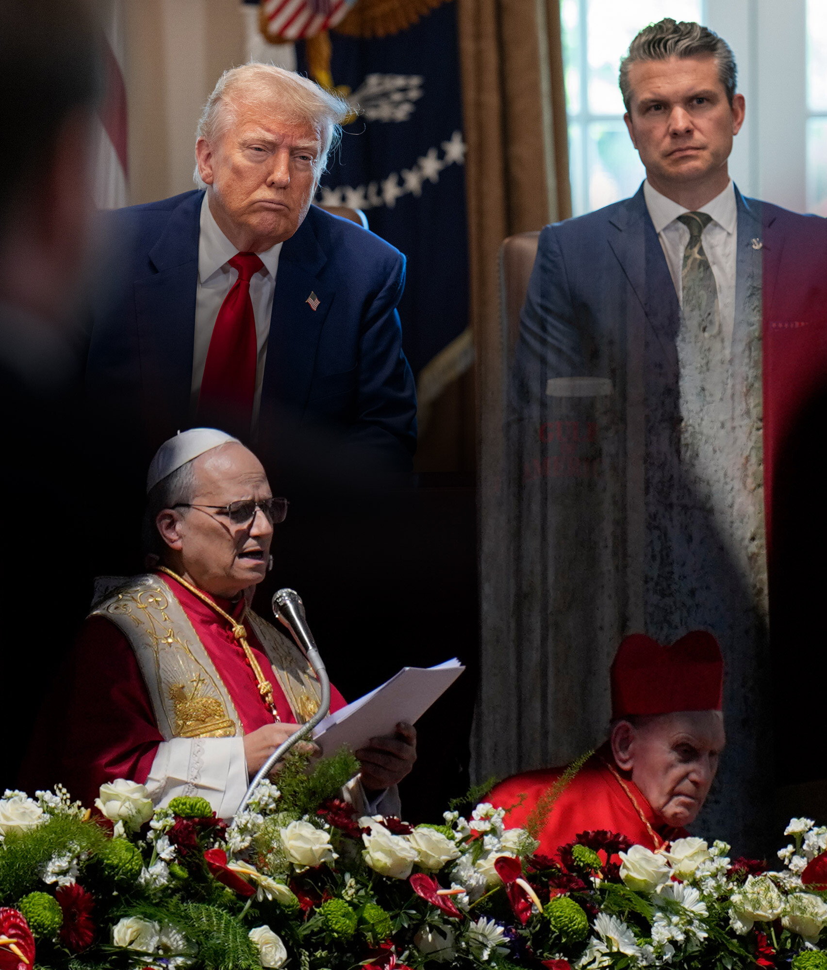 Trump i Hegseth (Bijela kuća) / Papa Lav (AP Photo/Alessandra Tarantino)