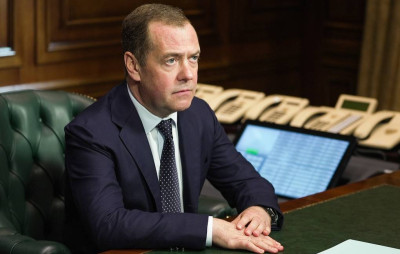 Dmitrij Medvedev o mogućem ulasku Ukrajine u NATO: "To bi bilo ravno objavi rata Rusiji, scenariju koji može razbiti planet na komade - ali mi, za razliku od naših neprijatelja, svjesni smo svoje goleme moći i povijesne odgovornosti"