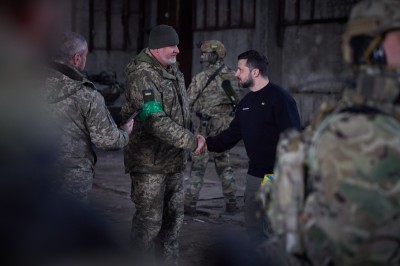 Rat u Ukrajini, 393. dan: Zelenski ponovno s vojnicima kod Bahmuta, Lavrov upozorava Britaniju zbog osiromašenog urana, njegov zamjenik pak ističe da rizik od nuklearnog rata već desetljećima nije bio tako velik