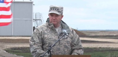 Umirovljeni američki general Philip Breedlove, bivši glavni zapovjednik NATO snaga u Europi, poziva na slanje NATO trupa u Ukrajinu: "Da, Putin bi mogao upotrijebiti nuklearno oružje, ali to nas ne smije paralizirati"