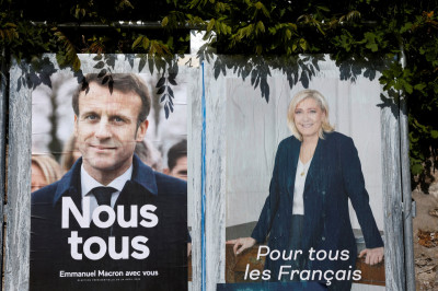 4 scenarija za Francusku: U pokušaju da suzbije dolazak desničara na vlast Macron će predstojeće izbore pretvoriti u veliki "referendum" o EU, o ratu u Ukrajini, o Putinu... što će francuski narod odabrati?