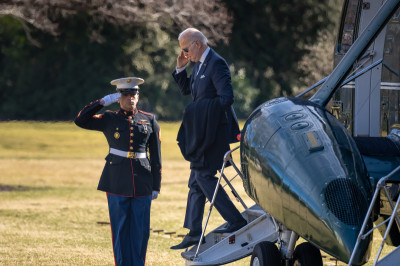 Povlačenje u Delaware i mogući kraj dileme, ali i jedne političke ere: Je li Biden spreman odustati? Republikanci se čvrsto okupljaju oko Trumpa dok u Demokratskoj stranci eskalira frakcijska borba