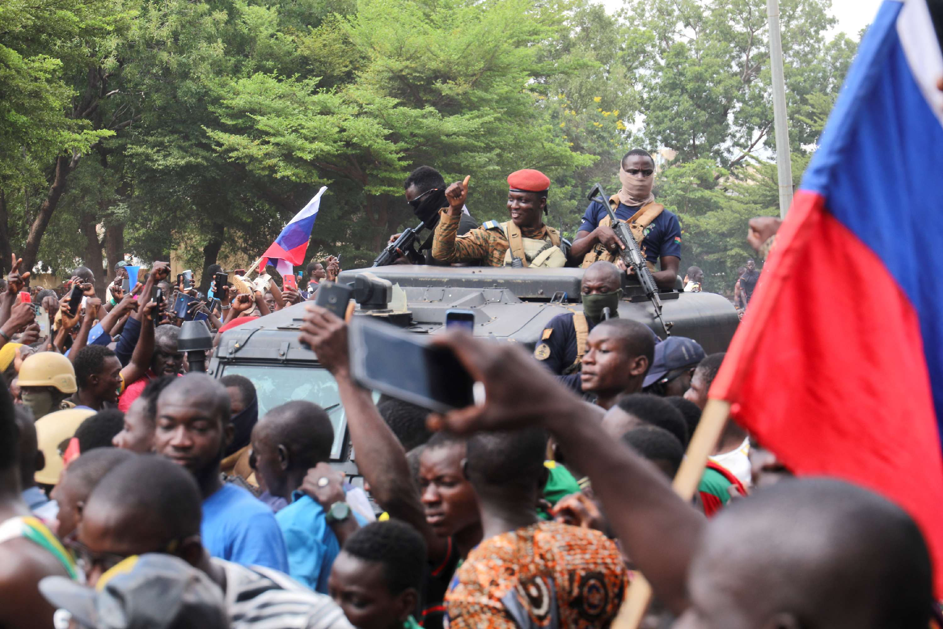 Puč unutar puča i jurišanje na francusku ambasadu s ruskim zastavama: Što se to događa u Burkini Faso?