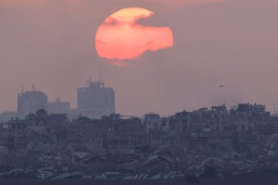 Rat u Gazi, 266. dan: Izrael gomila trupe na sjevernoj granici, ministar obrane poručio kako mogu "vratiti Libanon u kameno doba", visoki dužnosnik UN-a upozorava na "apokaliptični scenarij" koji bi u rat uvukao i Siriju i druge zemlje